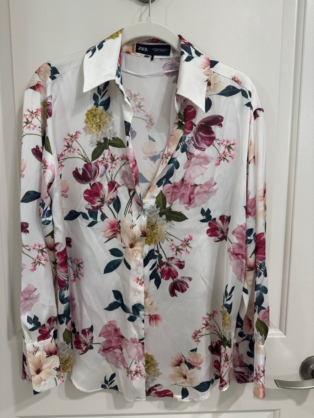 ZARA White Floral Button-Down Blouse with Pink & Green Accents - Never Worn - XS